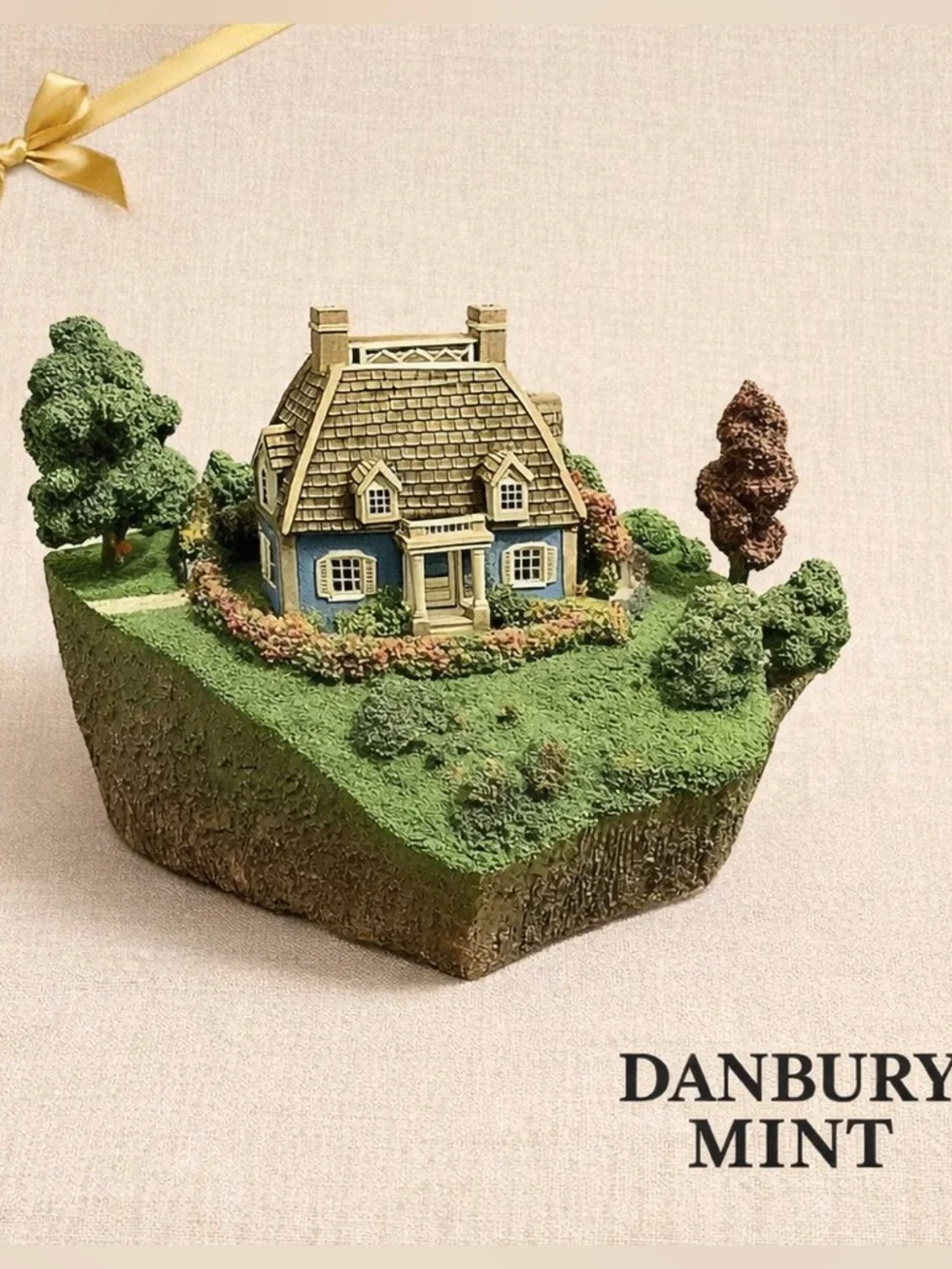 Danbury Mint Fishermans Cove Colin Gough Fishing Village Sculpture Display item
